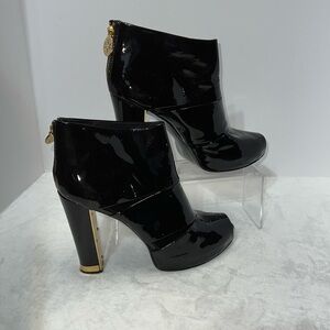 Tory Burch black patent leather heel ankle boots/booties. Size 11. EUC